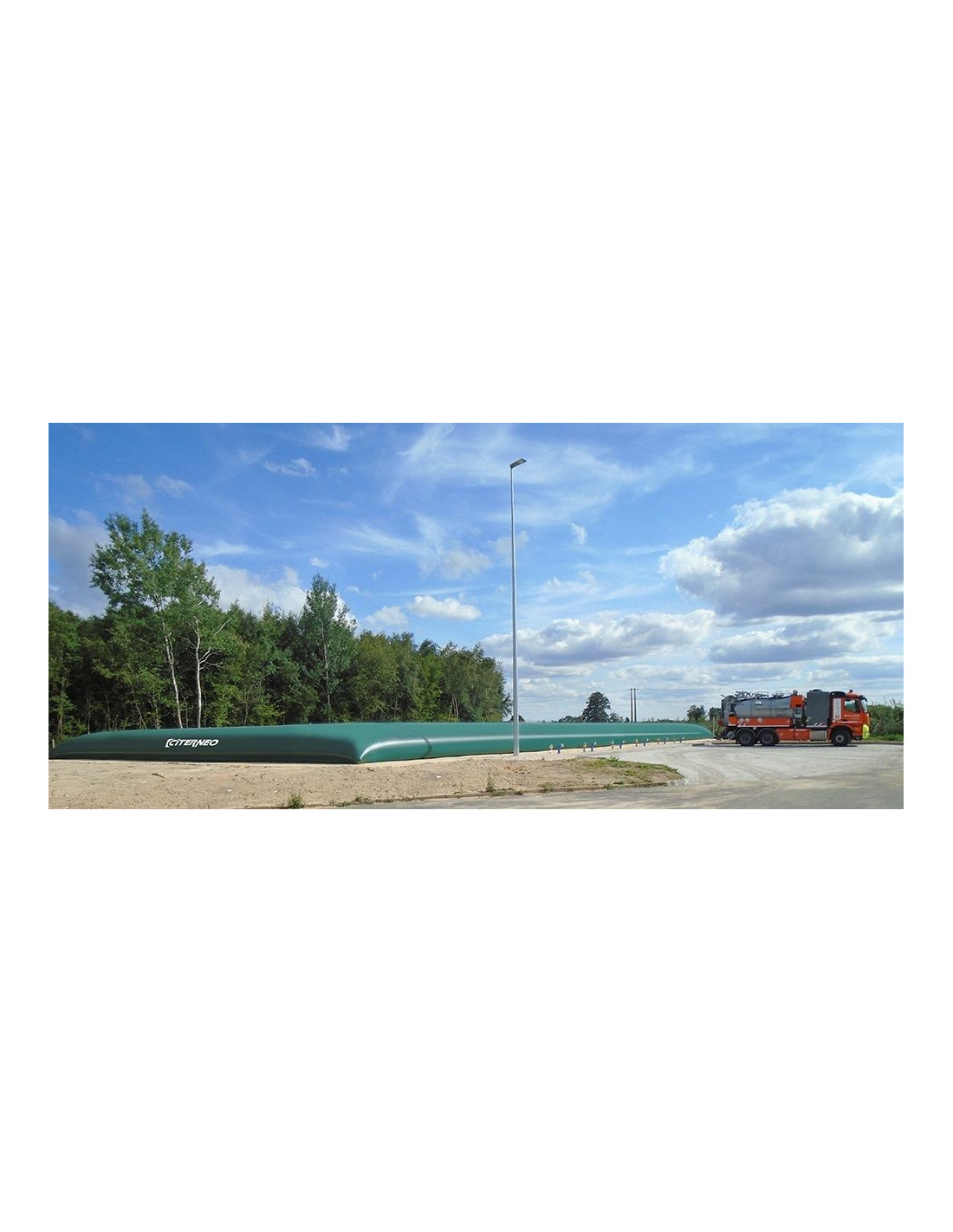 The 930,000 liter fire water tank is easy to install