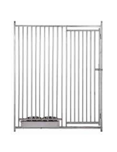 Frente con puerta con comederos