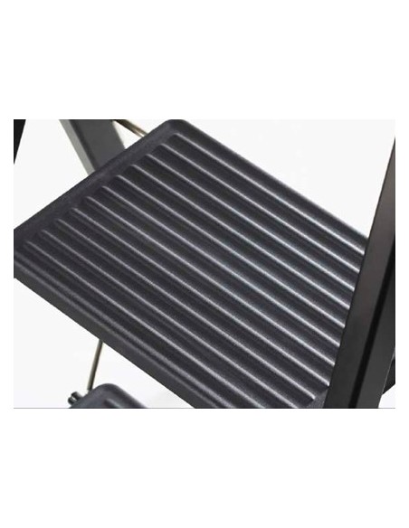 Escalera de Tijera GIANT TOTAL BLACK de Aluminio Anodizado
